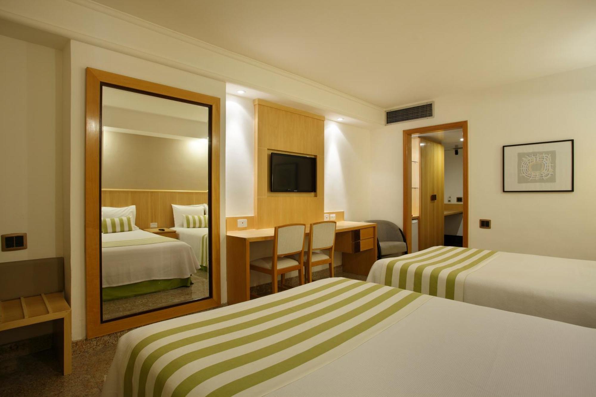 Quarto Quádruplo Deluxe com 2 Camas de Casal