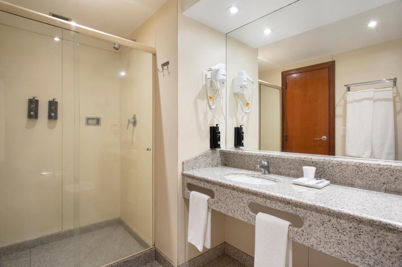 Quarto Executivo Superior com Cama de Casal e Vista da Cidade