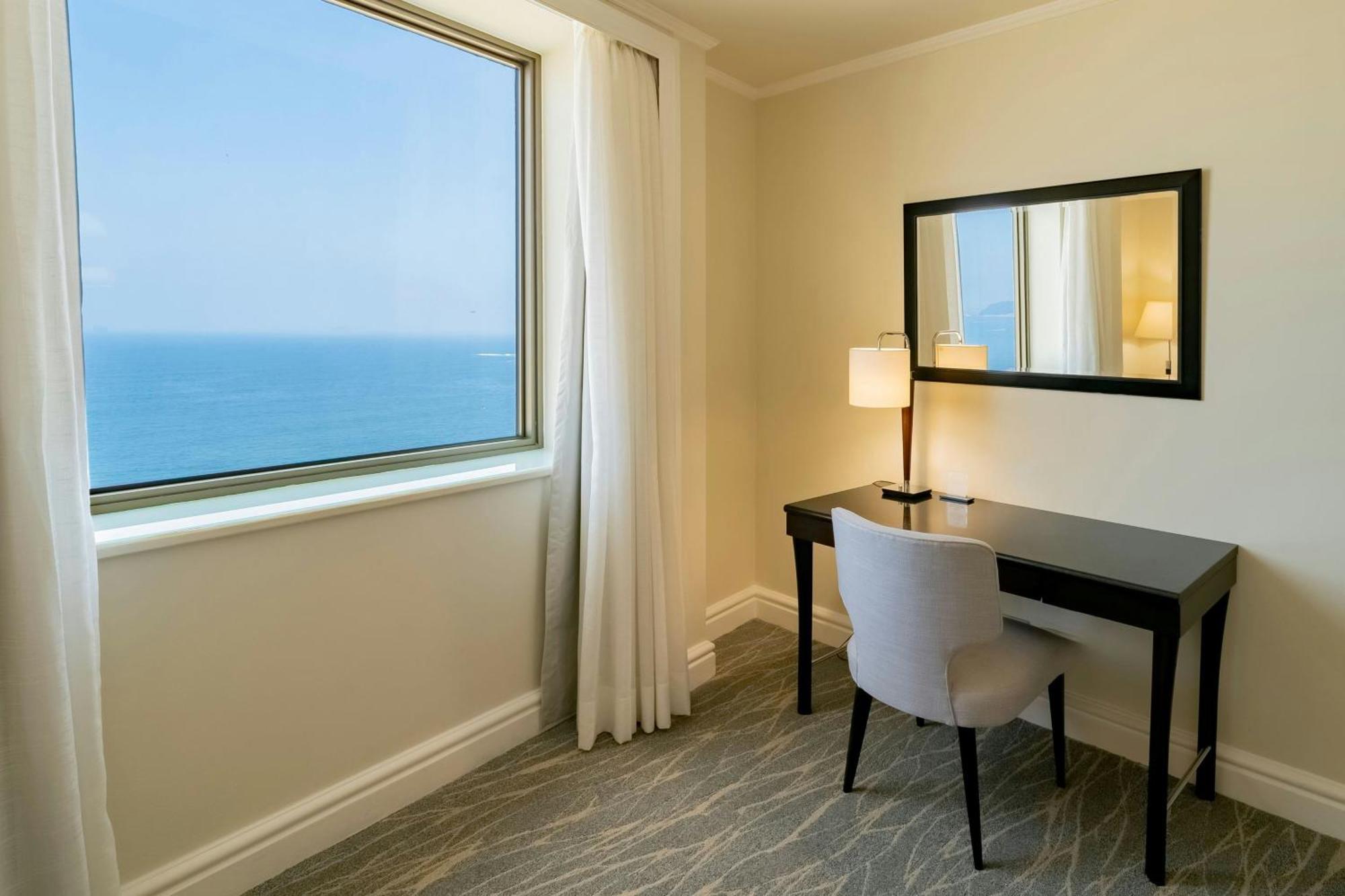 Deluxe Guest room 1 King Ocean view
