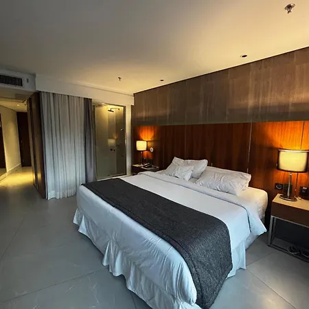 Luxuoso Hotel Nacional - Suíte com Banheira-3